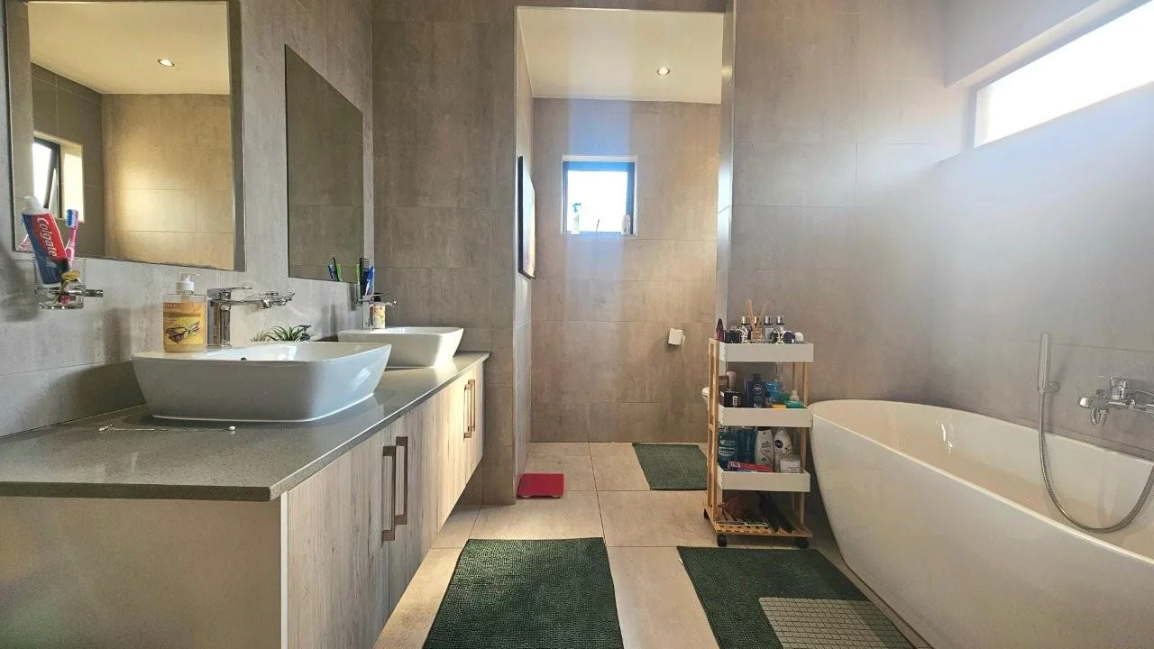 MODERN FINISHES, POOL, BIG PATIO LOTS OF LIGHT THAT FLOWS INTO THE KITCHEN, DINING AND LIVING AREAS.