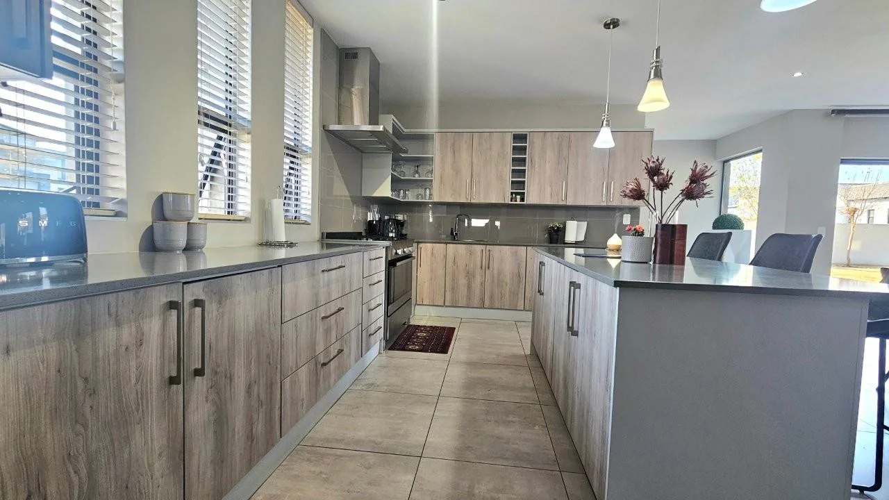 MODERN FINISHES, POOL, BIG PATIO LOTS OF LIGHT THAT FLOWS INTO THE KITCHEN, DINING AND LIVING AREAS.