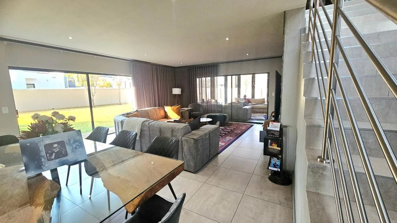 MODERN FINISHES, POOL, BIG PATIO LOTS OF LIGHT THAT FLOWS INTO THE KITCHEN, DINING AND LIVING AREAS.