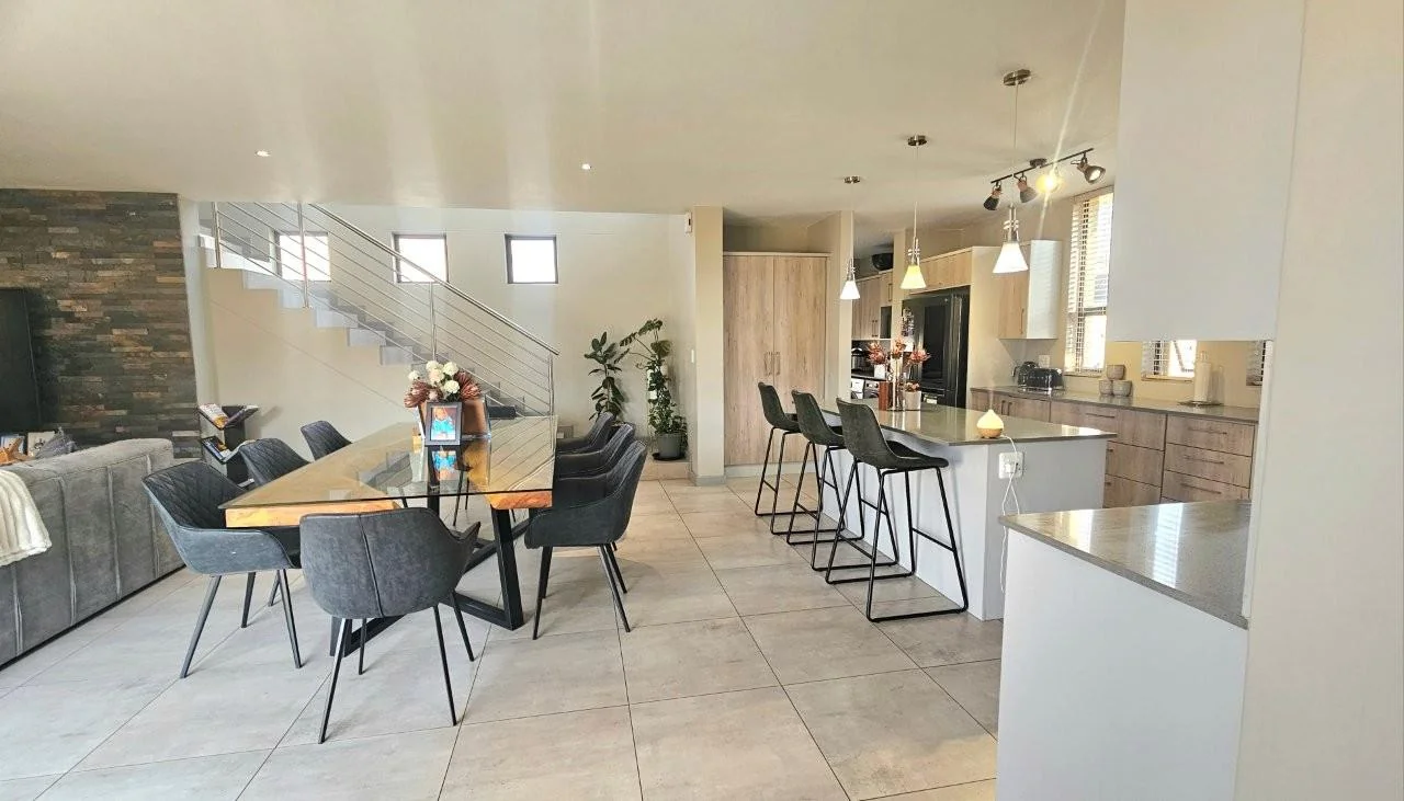 MODERN FINISHES, POOL, BIG PATIO LOTS OF LIGHT THAT FLOWS INTO THE KITCHEN, DINING AND LIVING AREAS.