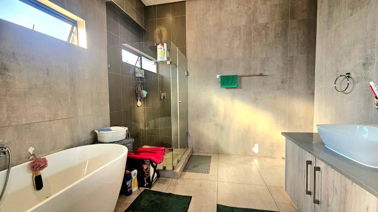 MODERN FINISHES, POOL, BIG PATIO LOTS OF LIGHT THAT FLOWS INTO THE KITCHEN, DINING AND LIVING AREAS.