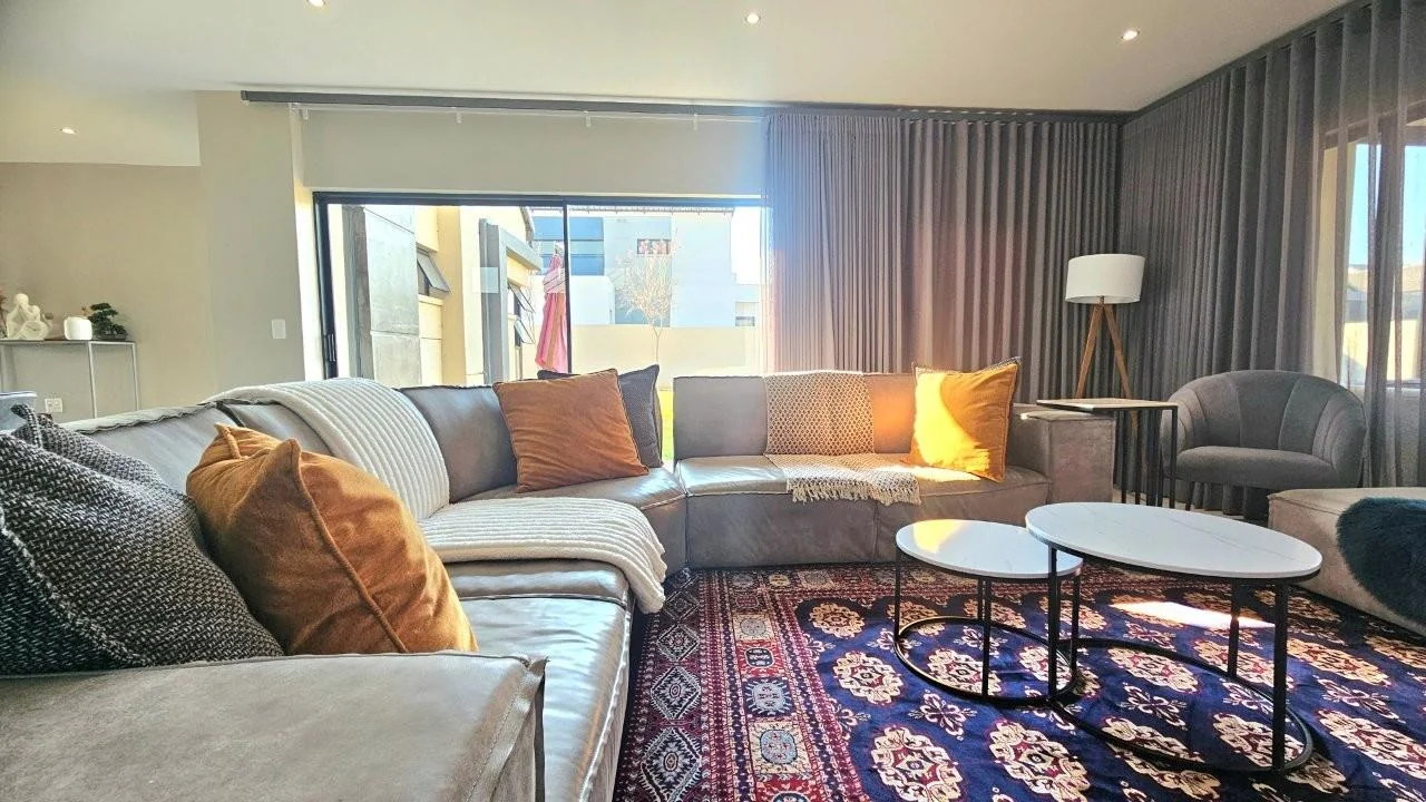 MODERN FINISHES, POOL, BIG PATIO LOTS OF LIGHT THAT FLOWS INTO THE KITCHEN, DINING AND LIVING AREAS.