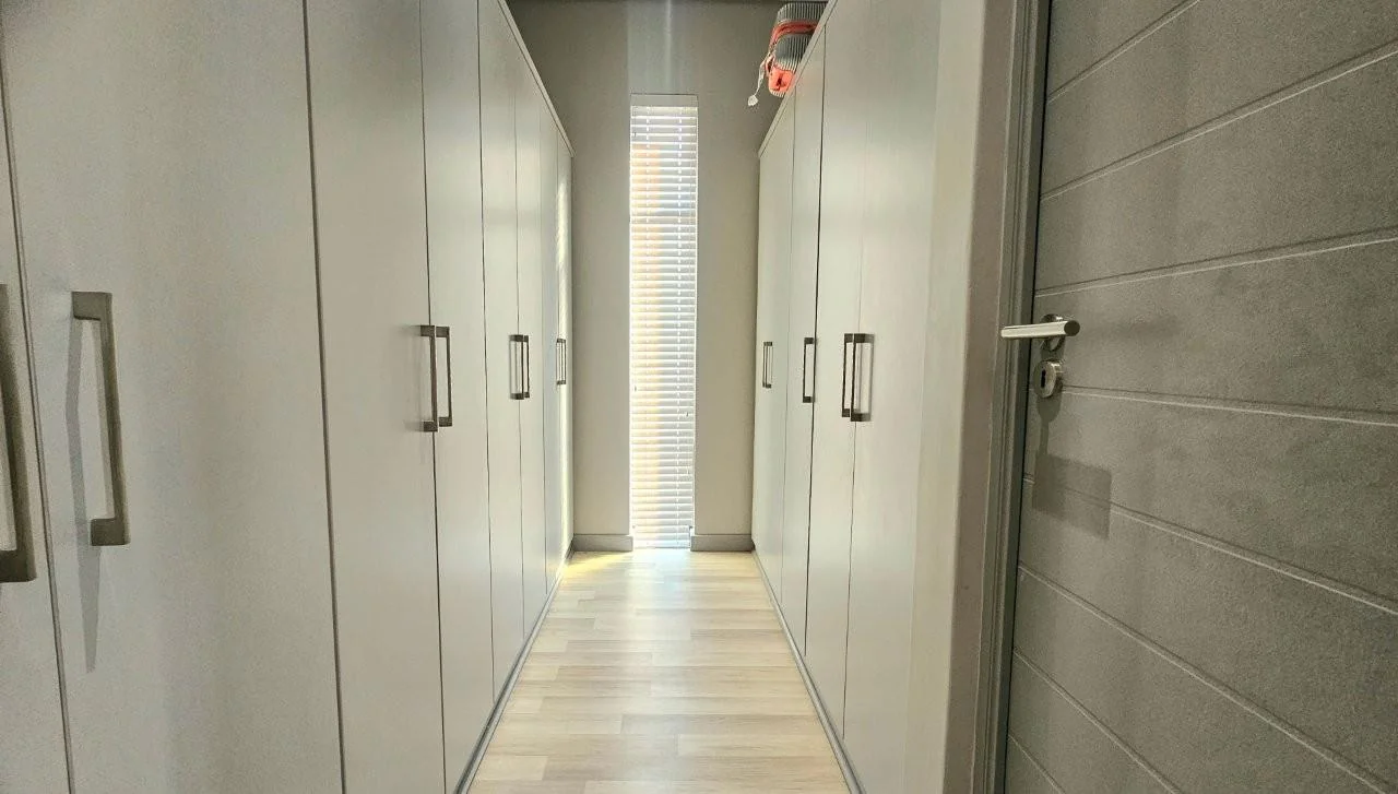 MODERN FINISHES, POOL, BIG PATIO LOTS OF LIGHT THAT FLOWS INTO THE KITCHEN, DINING AND LIVING AREAS.