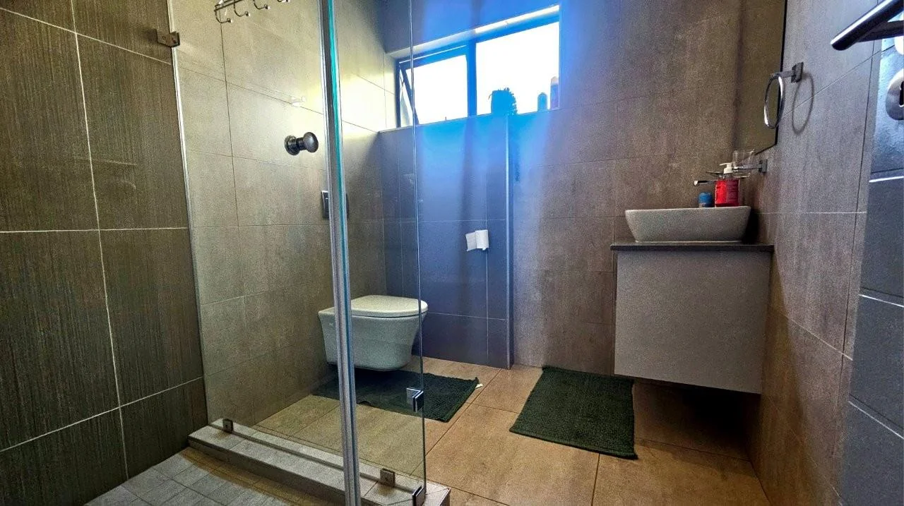 MODERN FINISHES, POOL, BIG PATIO LOTS OF LIGHT THAT FLOWS INTO THE KITCHEN, DINING AND LIVING AREAS.