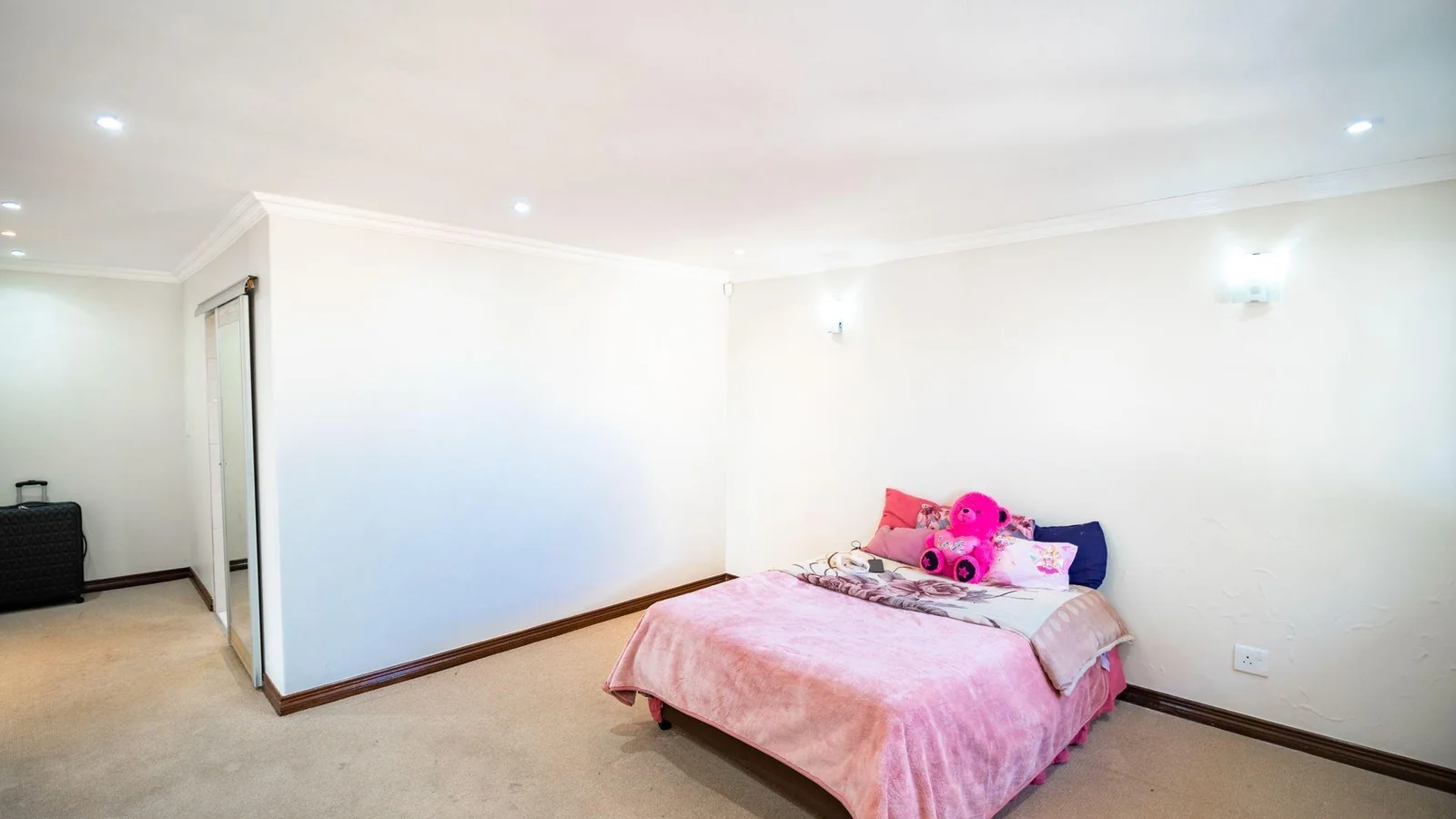 Modern Family Luxury Awaits – Double-Storey Corner Home for Sale in Secure Summerfield Estate, Kosmosdal | Thabang Ledwaba – Leapfrog Property Group Midrand