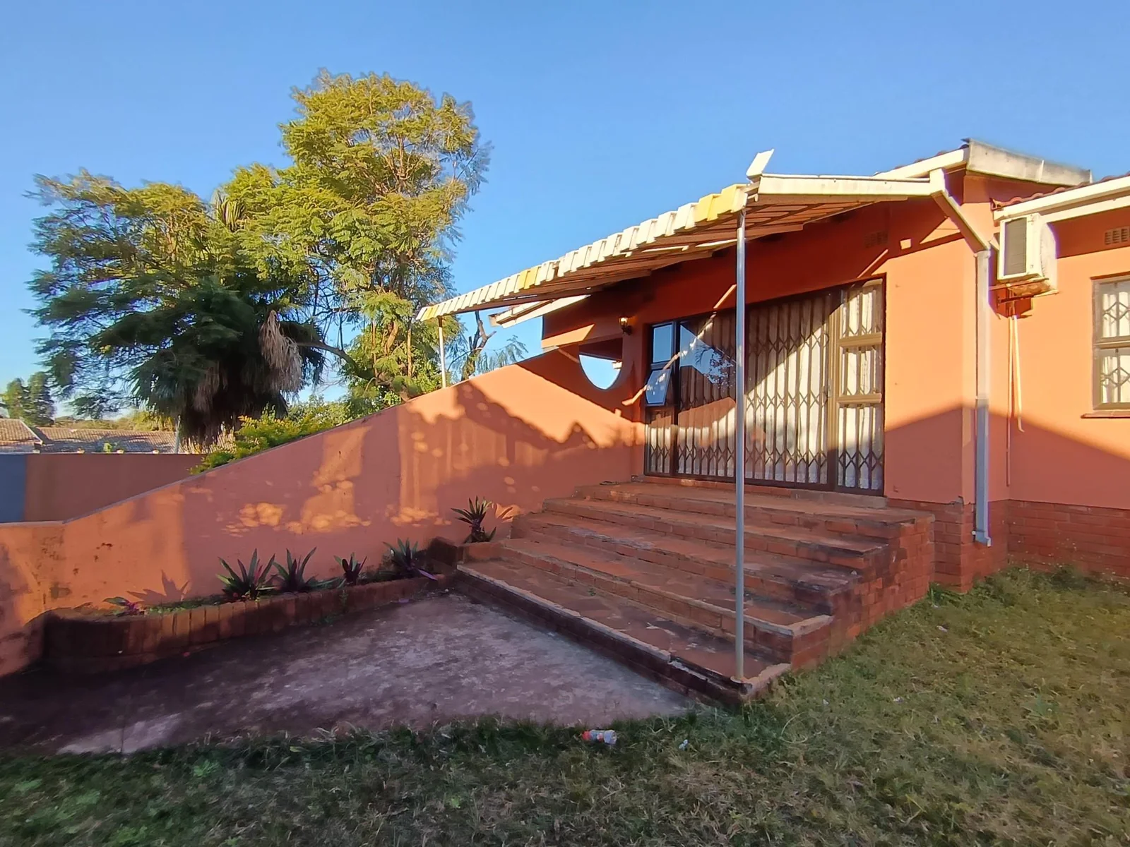 If you're looking for a home near all amenities and schools, then this is the perfect choice for you.