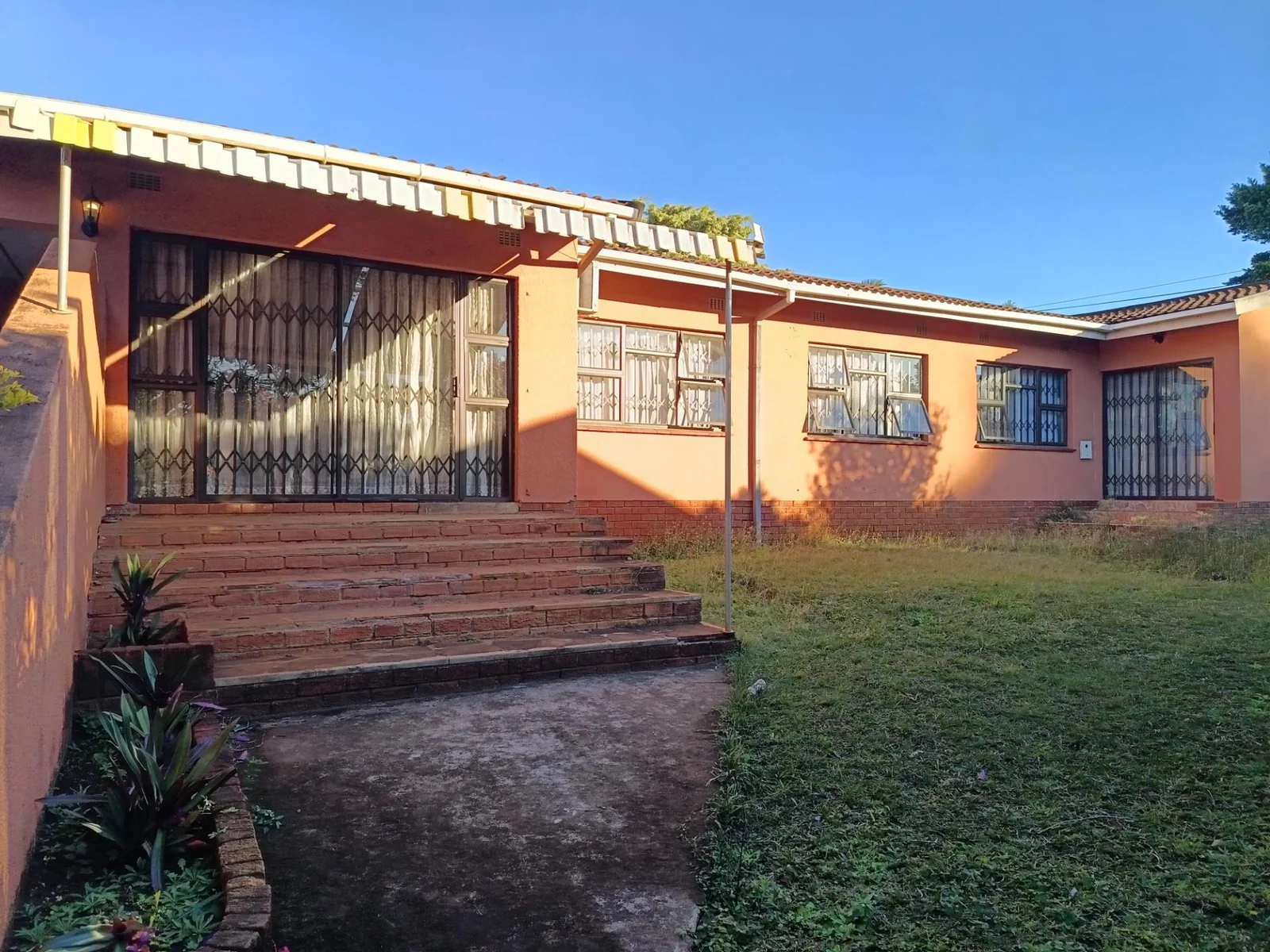 If you're looking for a home near all amenities and schools, then this is the perfect choice for you.