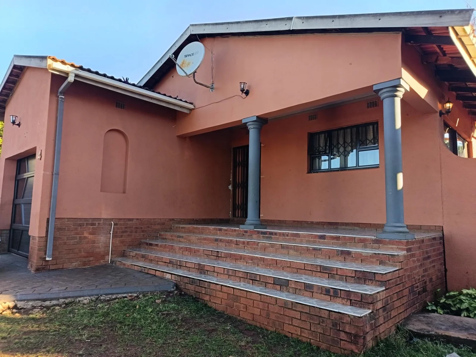 If you're looking for a home near all amenities and schools, then this is the perfect choice for you.