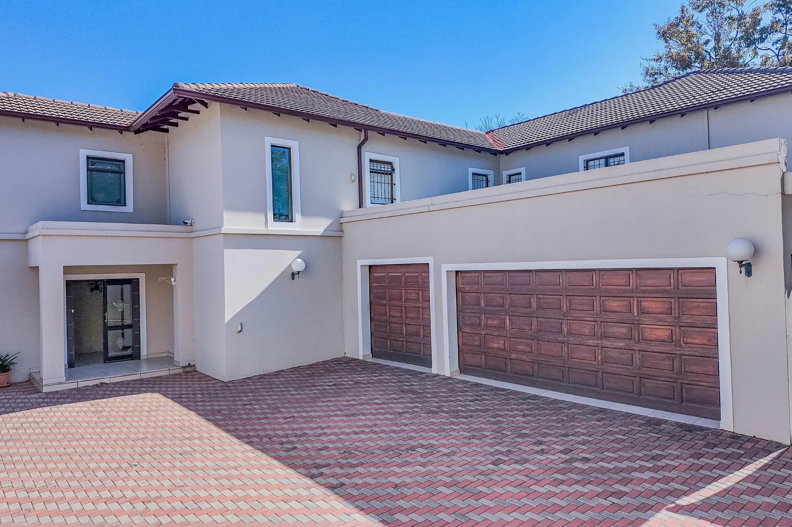 Elegant home for sale in Bryanston, Berkeley Heights Estates