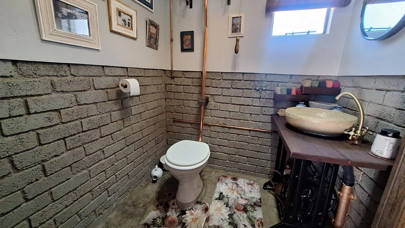 Fantastic, Creative, Unusual – A Home That Thinks outside the Box including a 160m² 2 Bedroom Flat, just to Wow You even Further.