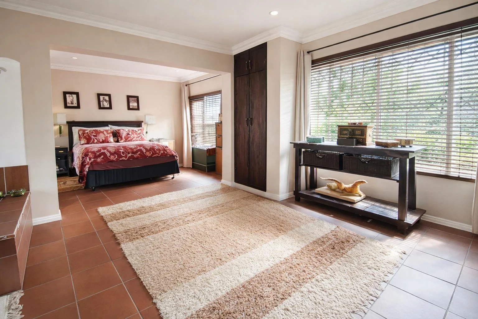 One of the most creative Homes that you have seen with Fabulous finishes and details, including a 160m² 2 Bedroom Flat, just to Wow You even Further.