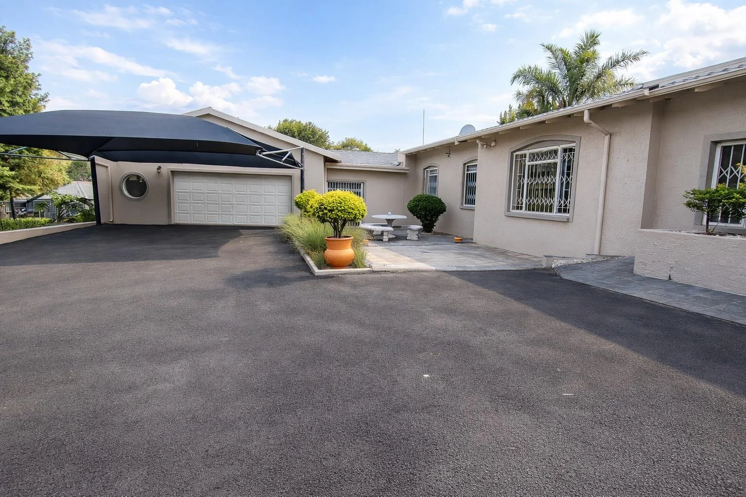 One of the most creative Homes that you have seen with Fabulous finishes and details, including a 160m² 2 Bedroom Flat, just to Wow You even Further.