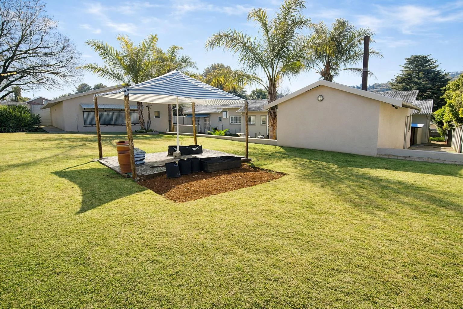 One of the most creative Homes that you have seen with Fabulous finishes and details, including a 160m² 2 Bedroom Flat, just to Wow You even Further.