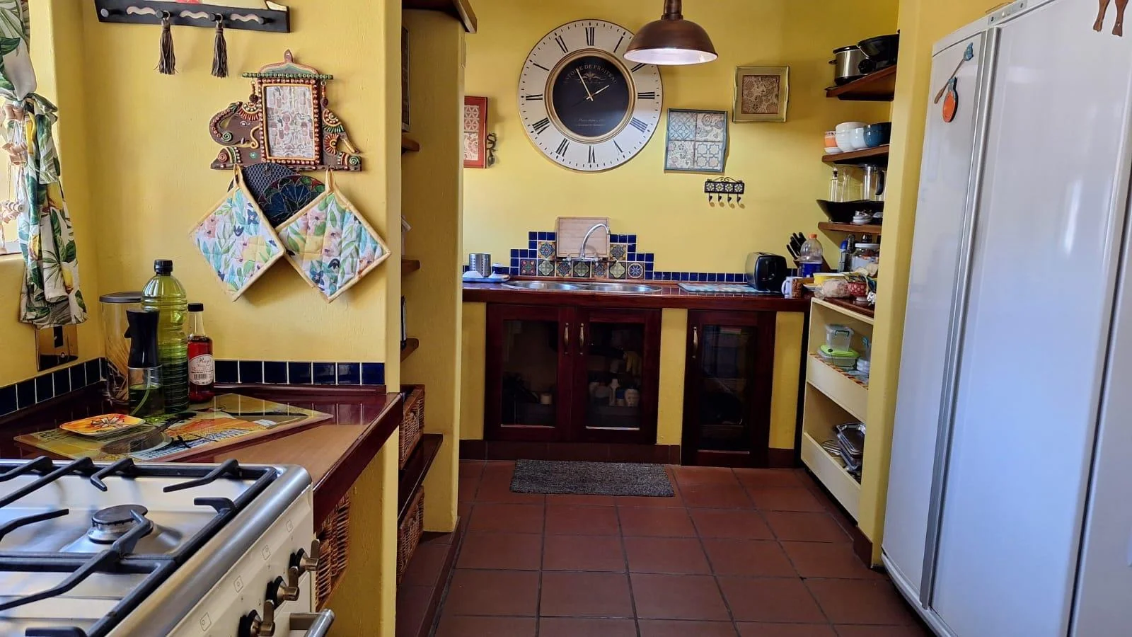 Fantastic, Creative, Unusual – A Home That Thinks outside the Box including a 160m² 2 Bedroom Flat, just to Wow You even Further.