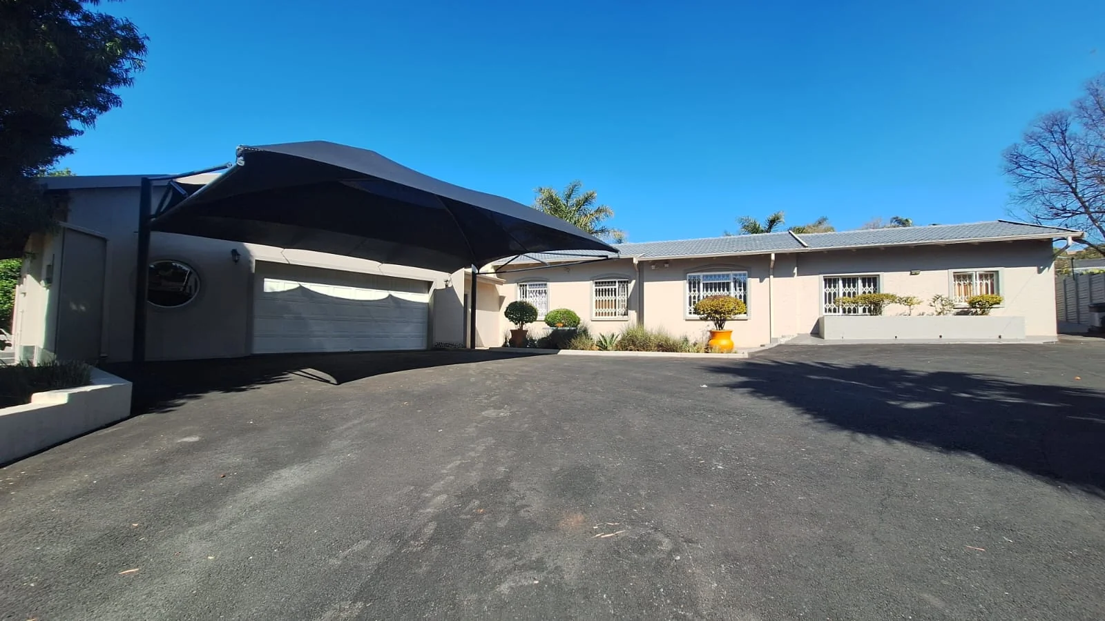 One of the most creative Homes that you have seen with Fabulous finishes and details, including a 160m² 2 Bedroom Flat, just to Wow You even Further.