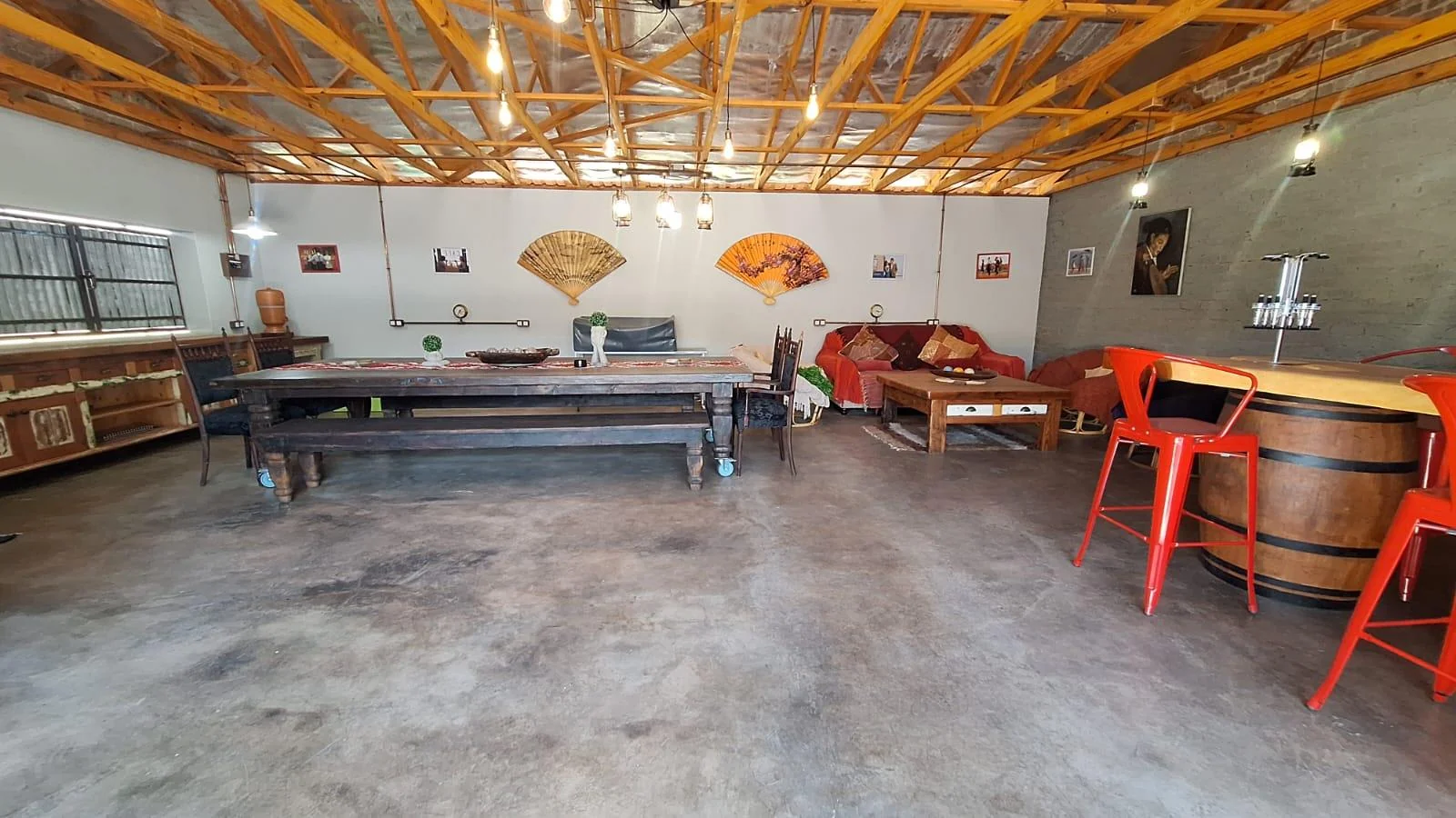 Fantastic, Creative, Unusual – A Home That Thinks outside the Box including a 160m² 2 Bedroom Flat, just to Wow You even Further.