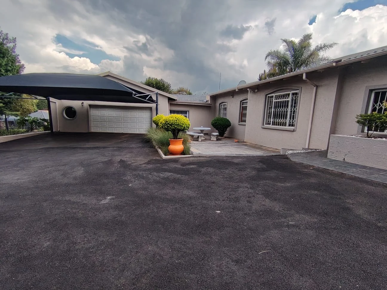 One of the most creative Homes that you have seen with Fabulous finishes and details, including a 160m² 2 Bedroom Flat, just to Wow You even Further.