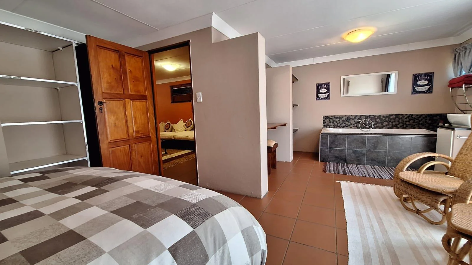 Fantastic, Creative, Unusual – A Home That Thinks outside the Box including a 160m² 2 Bedroom Flat, just to Wow You even Further.