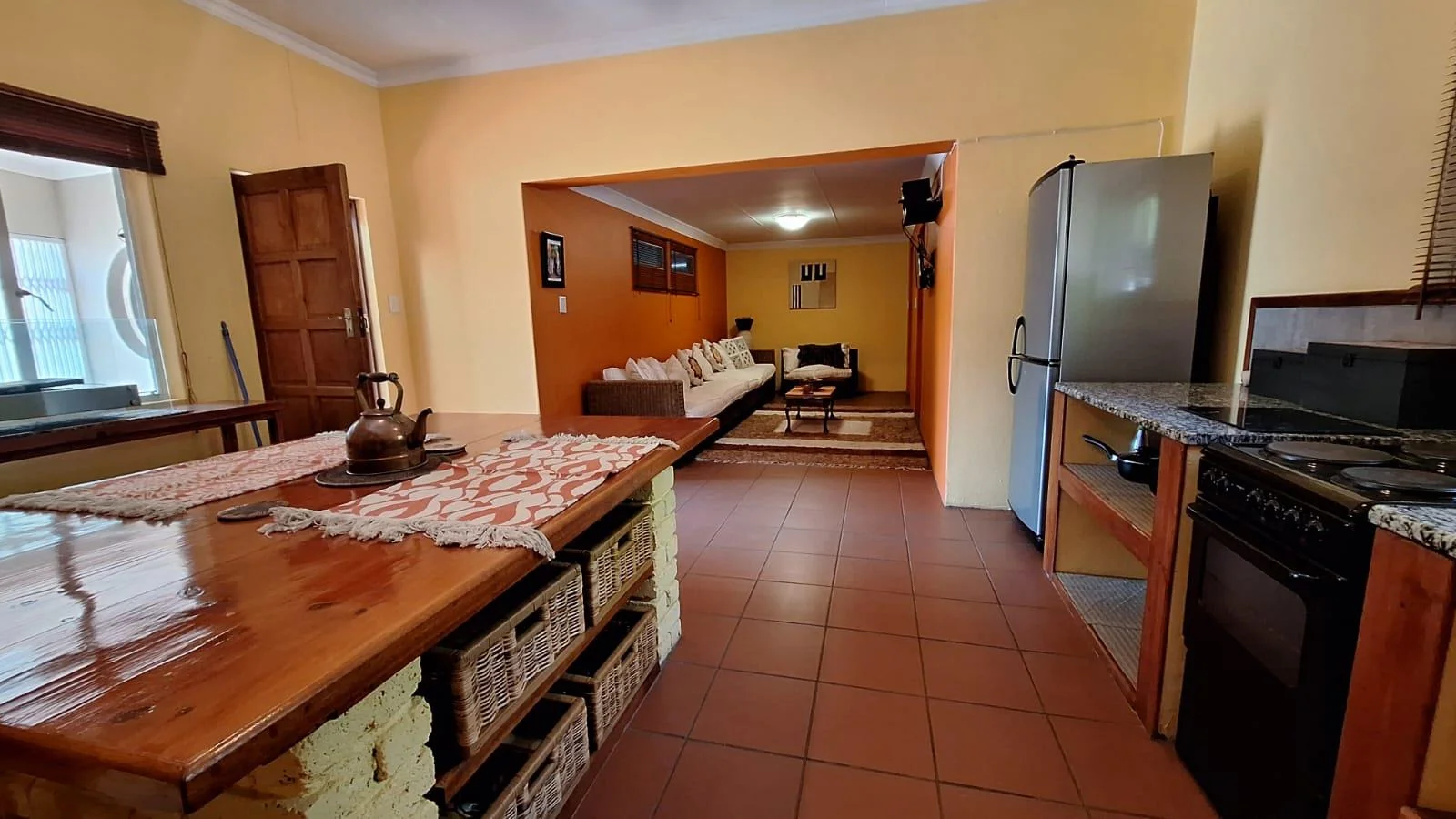 Fantastic, Creative, Unusual – A Home That Thinks outside the Box including a 160m² 2 Bedroom Flat, just to Wow You even Further.