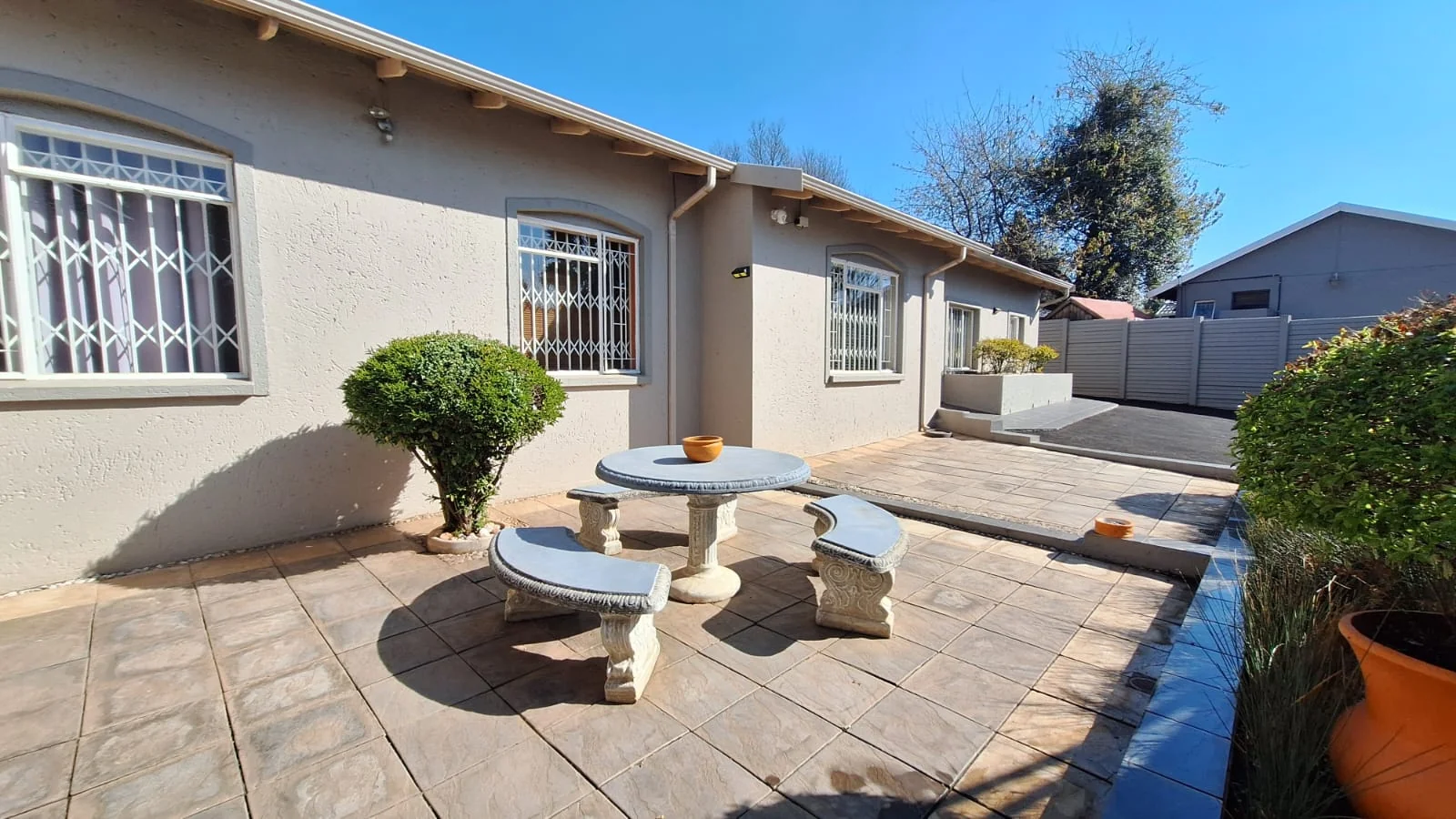 One of the most creative Homes that you have seen with Fabulous finishes and details, including a 160m² 2 Bedroom Flat, just to Wow You even Further.