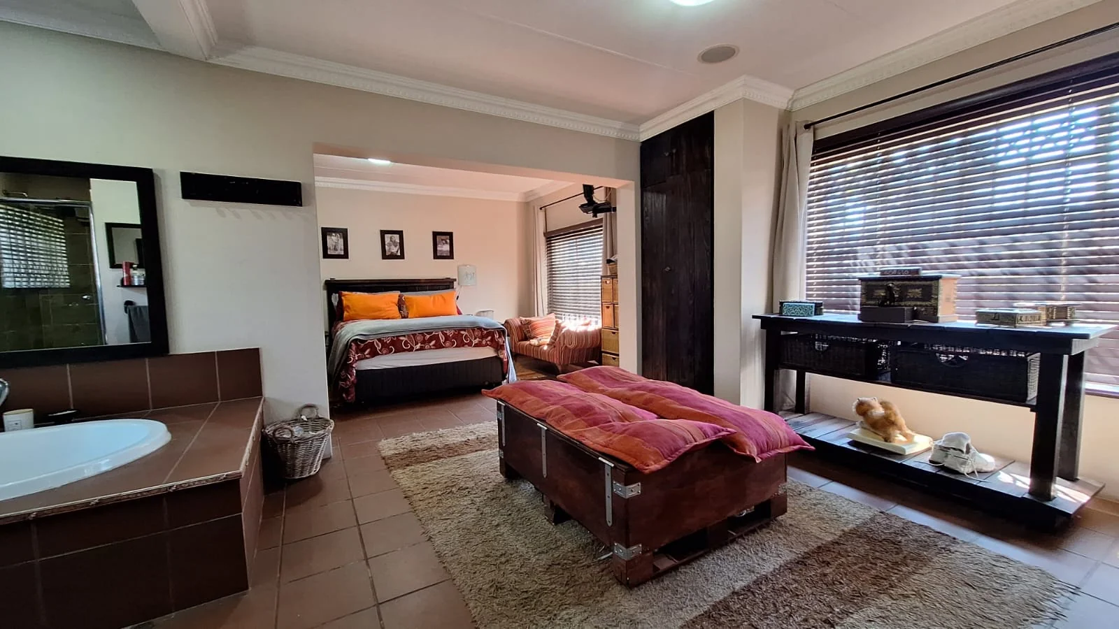 One of the most creative Homes that you have seen with Fabulous finishes and details, including a 160m² 2 Bedroom Flat, just to Wow You even Further.