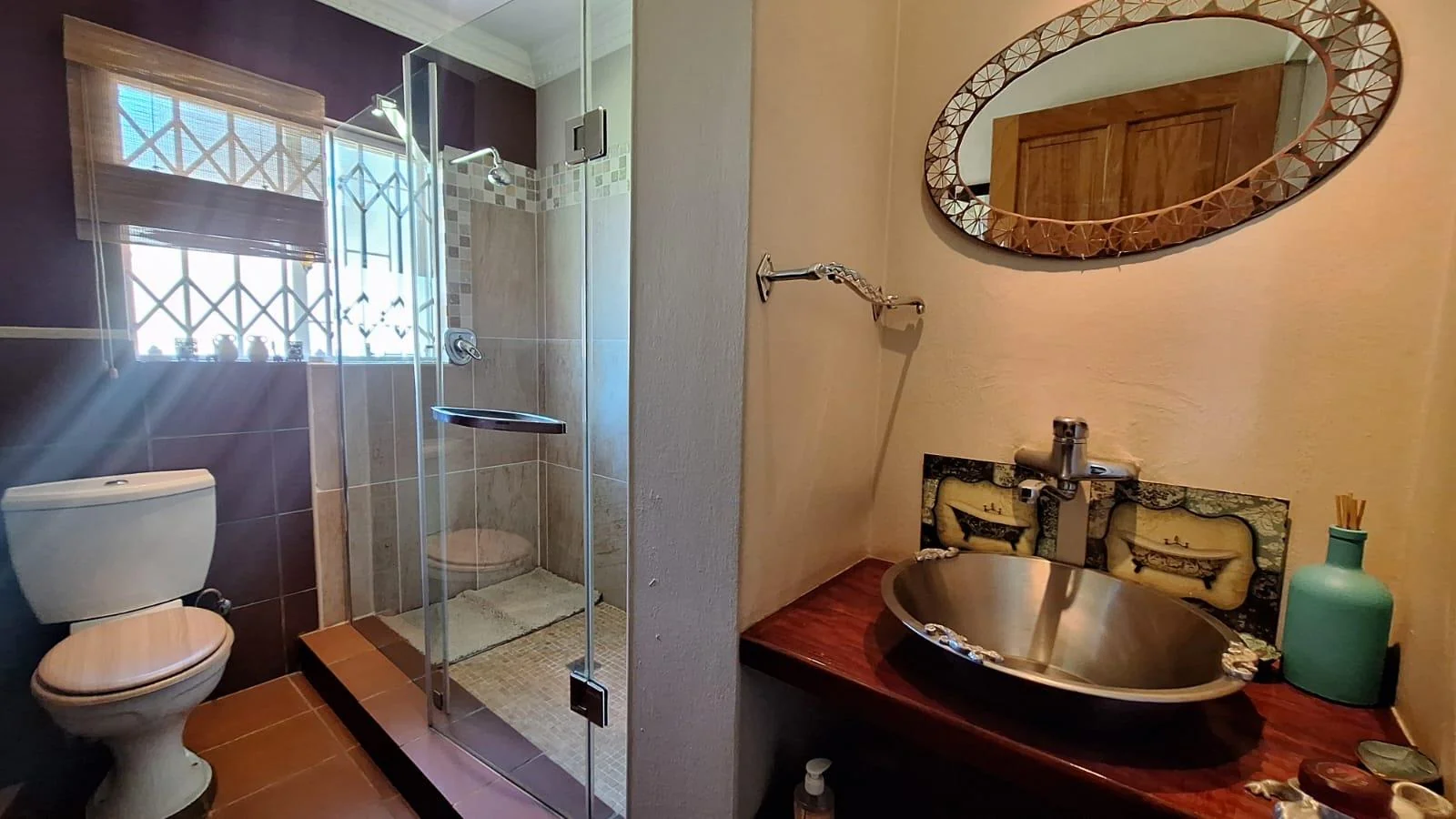 Fantastic, Creative, Unusual – A Home That Thinks outside the Box including a 160m² 2 Bedroom Flat, just to Wow You even Further.