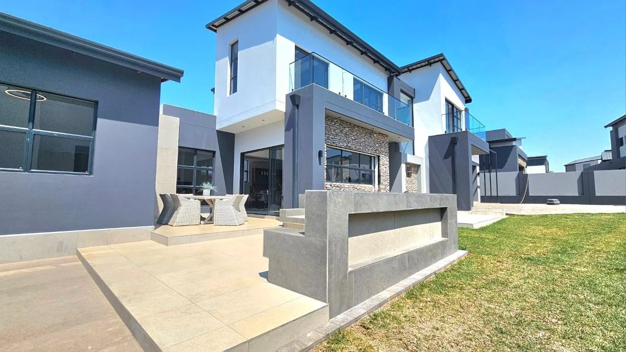 FOUNTAINBROOK !  BRAND NEW LIFESTYLE ESTATE.