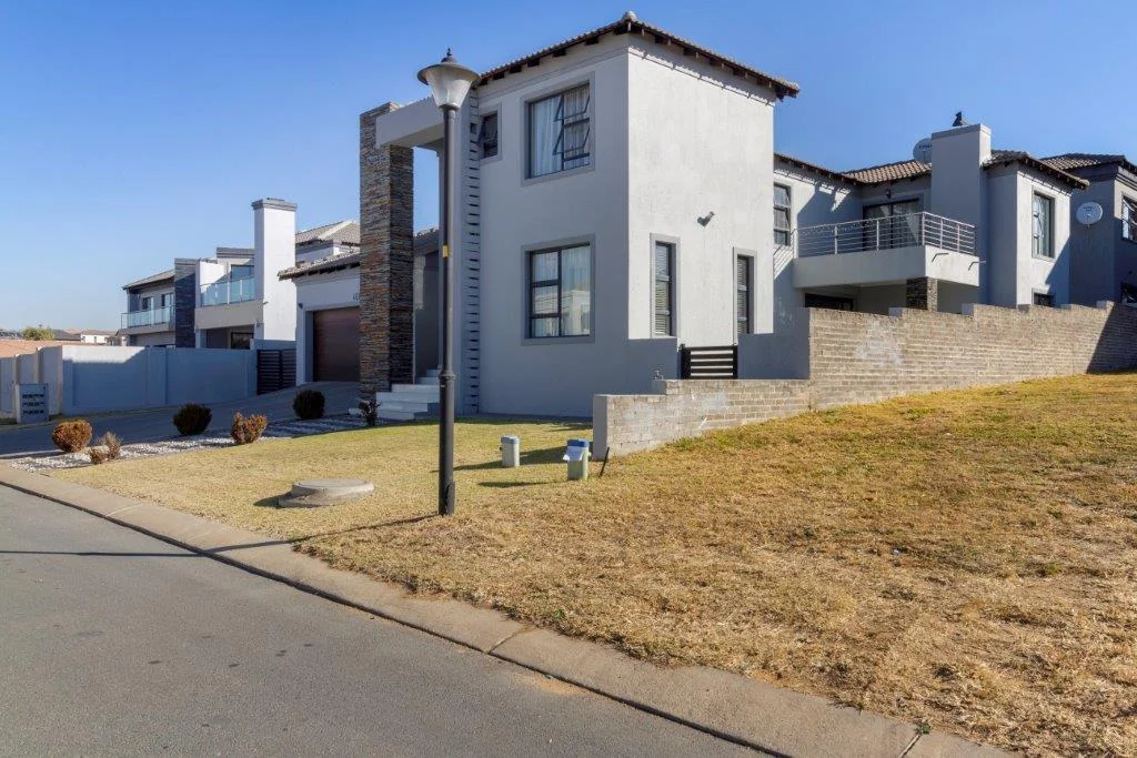 Sophisticated 4-Bedroom Modern House in Midrand Offering Secure Living and Family Luxury