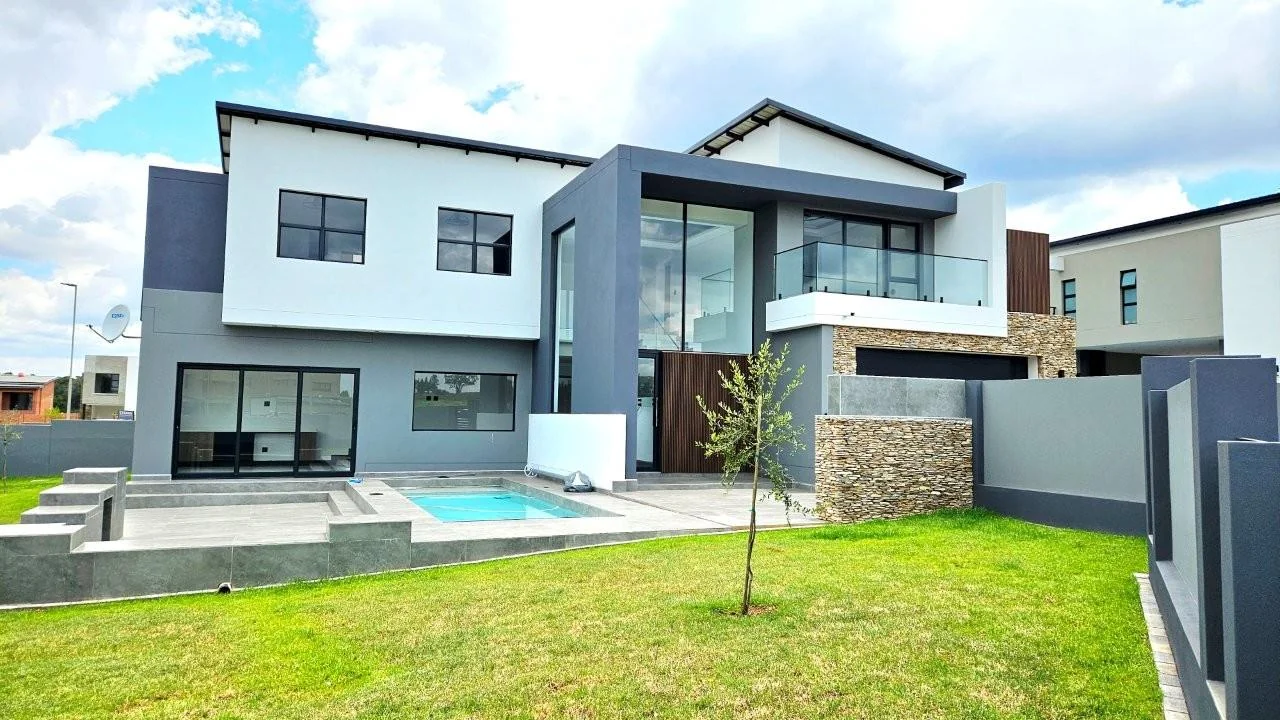 FOUNTAINBROOK !  CORNERSTAND ! TURNKEY AVAILABLE !