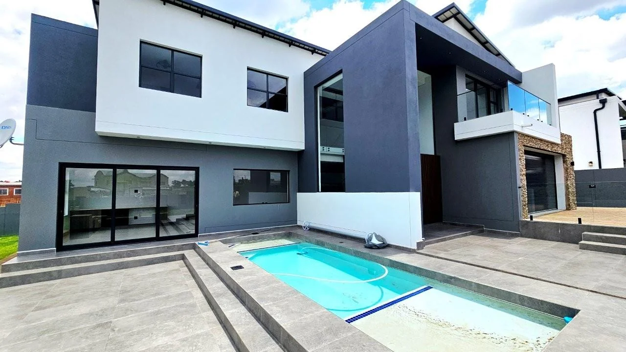 FOUNTAINBROOK !  CORNERSTAND ! TURNKEY AVAILABLE !