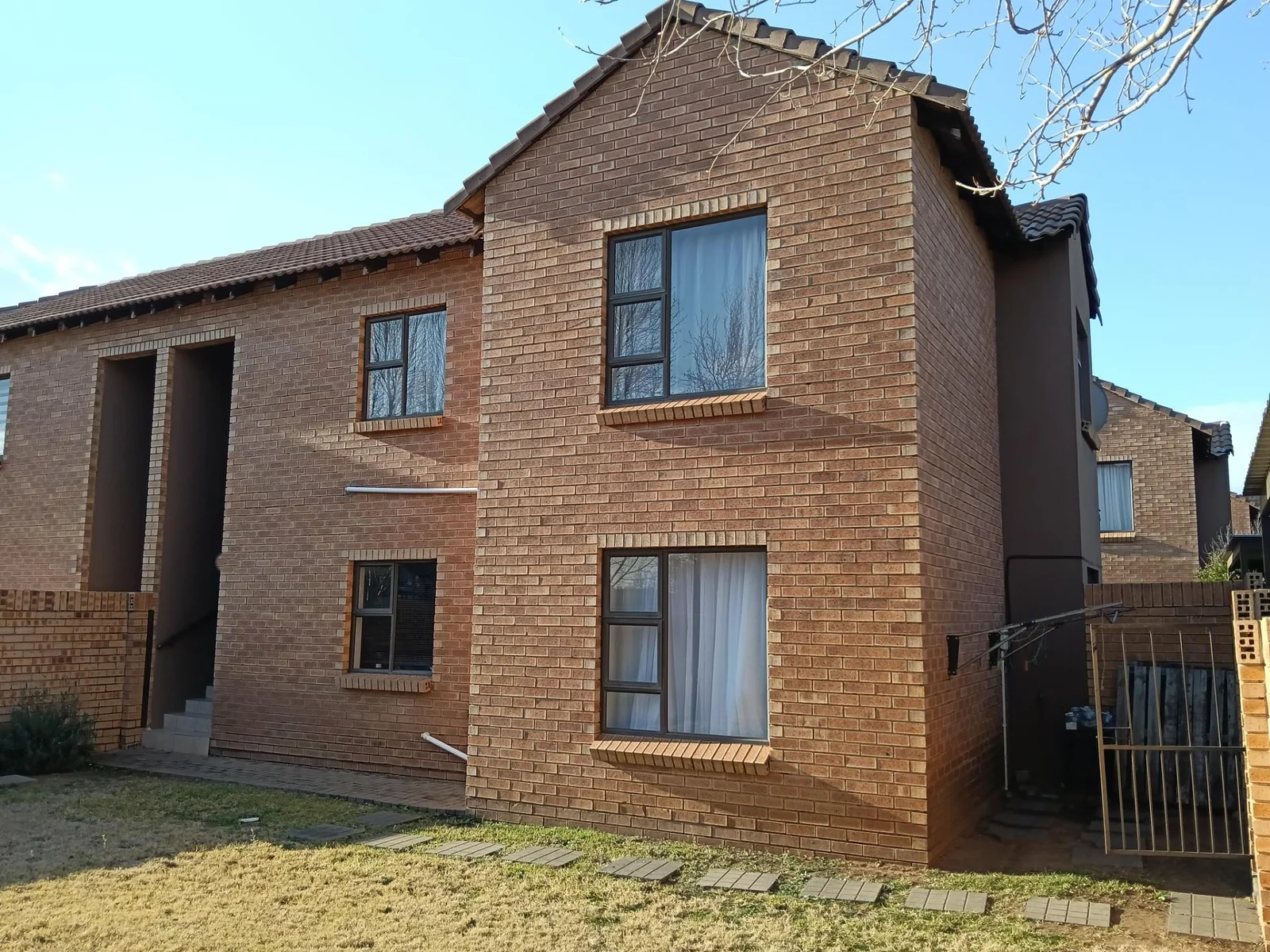 Pet-Friendly First Floor Townhouse with Garden