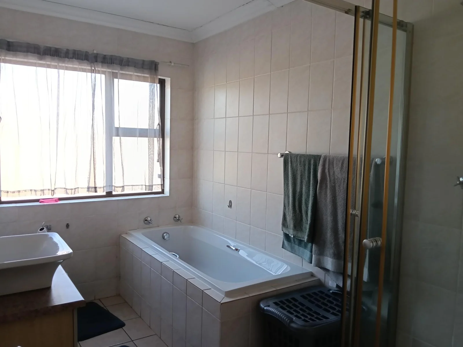 Pet-Friendly First Floor Townhouse with Garden