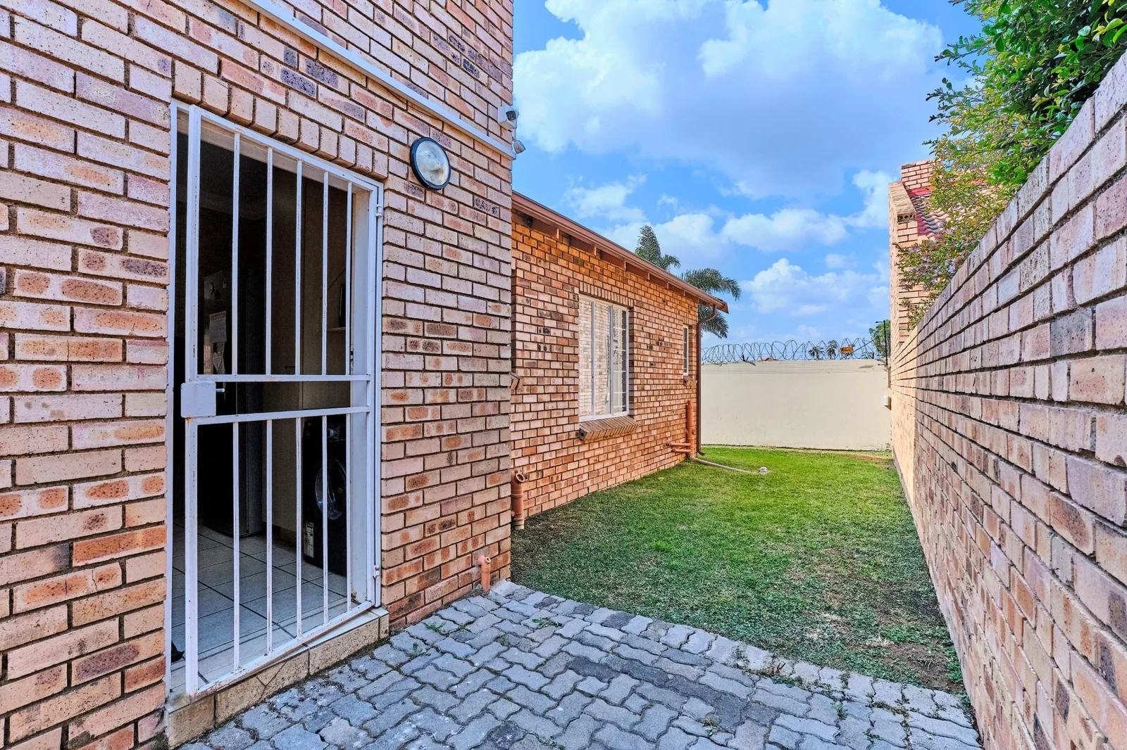 Spacious 3 Bedroom Corner Unit with Modern Features and Private Pool in Randpark Ridge