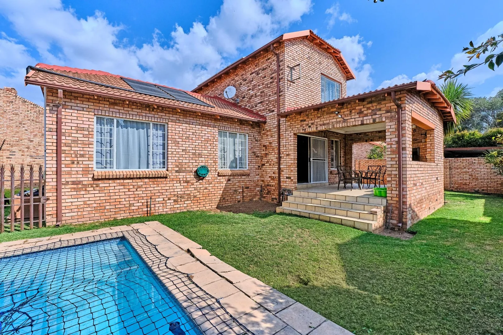 Spacious 3 Bedroom Corner Unit with Modern Features and Private Pool in Randpark Ridge
