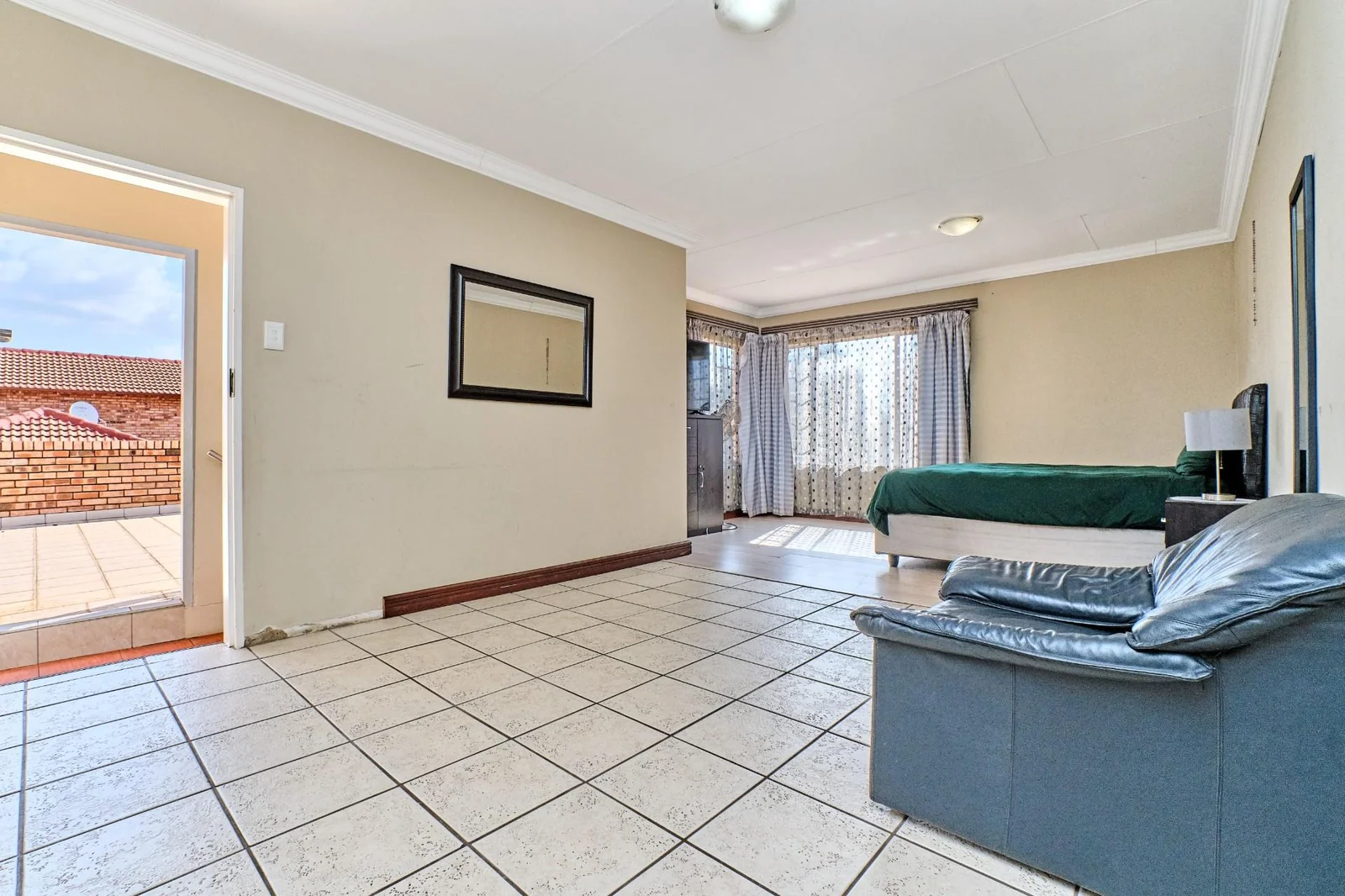 Spacious 3 Bedroom Corner Unit with Modern Features and Private Pool in Randpark Ridge