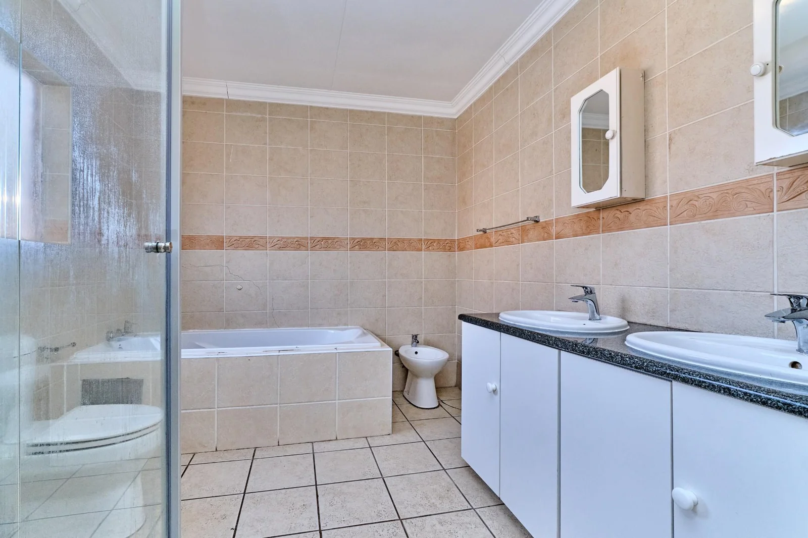 Spacious 3 Bedroom Corner Unit with Modern Features and Private Pool in Randpark Ridge