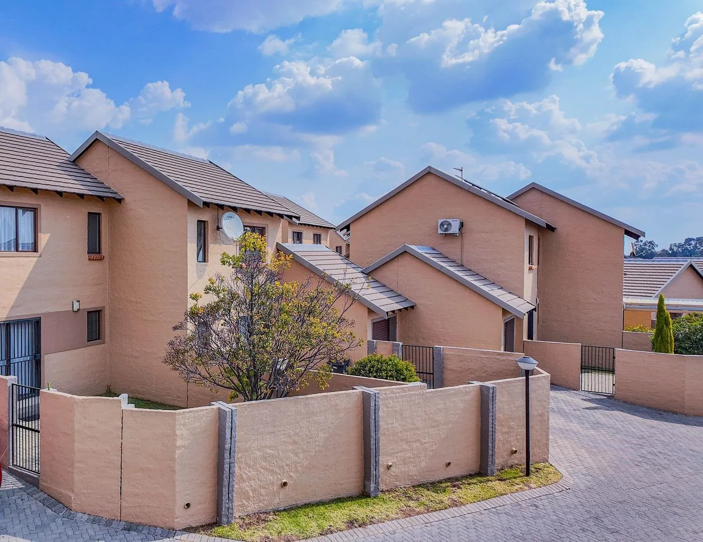 Duplex For Sale in Summerset