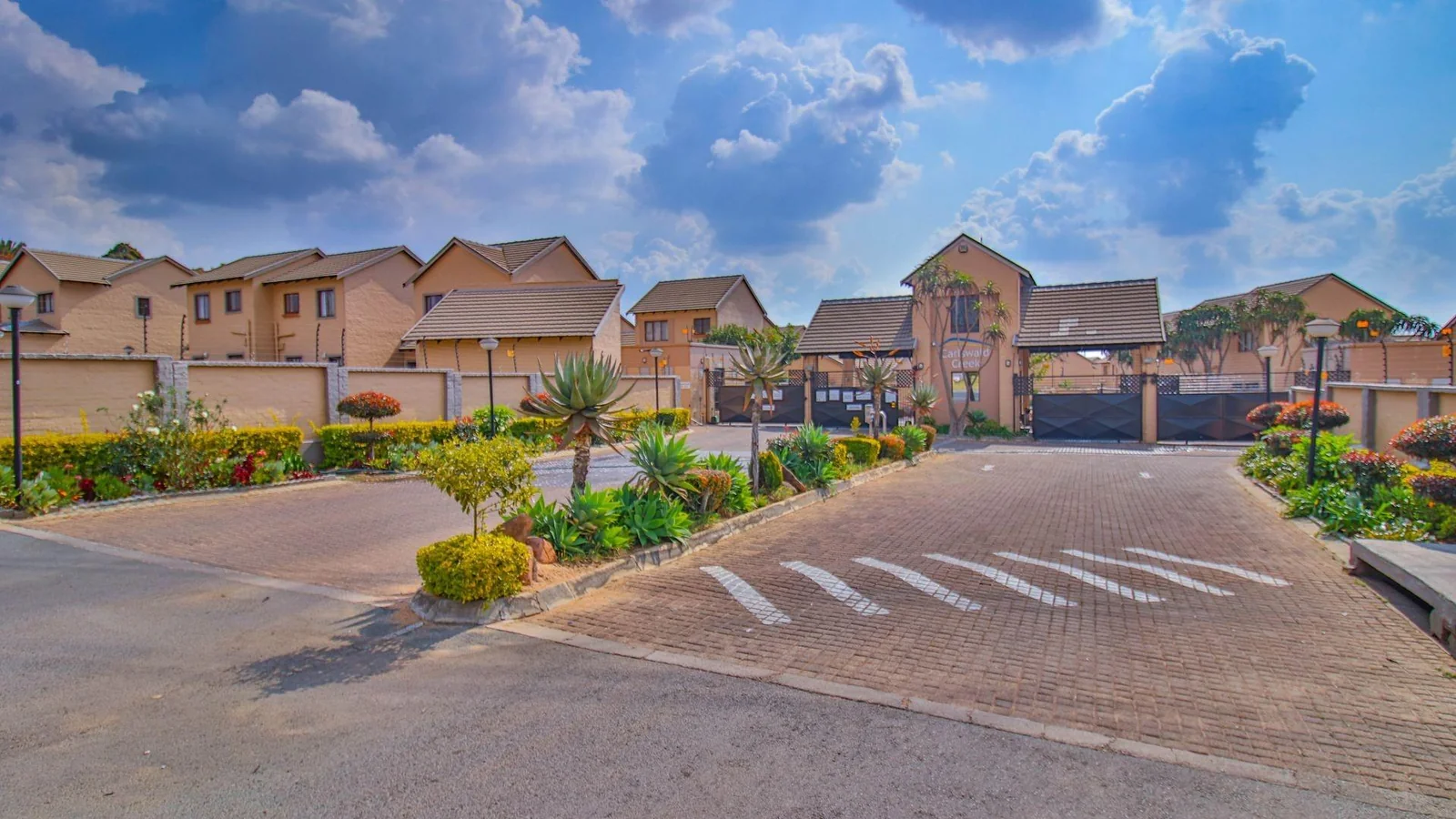 Duplex For Sale in Summerset