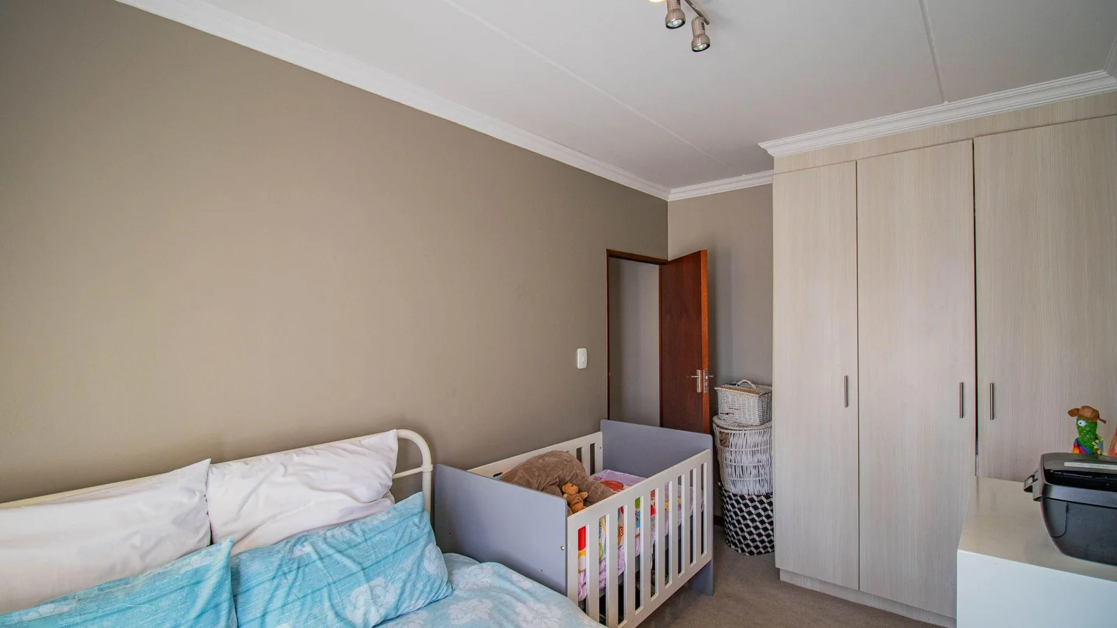 Modern Apartment for Sale in Summerset