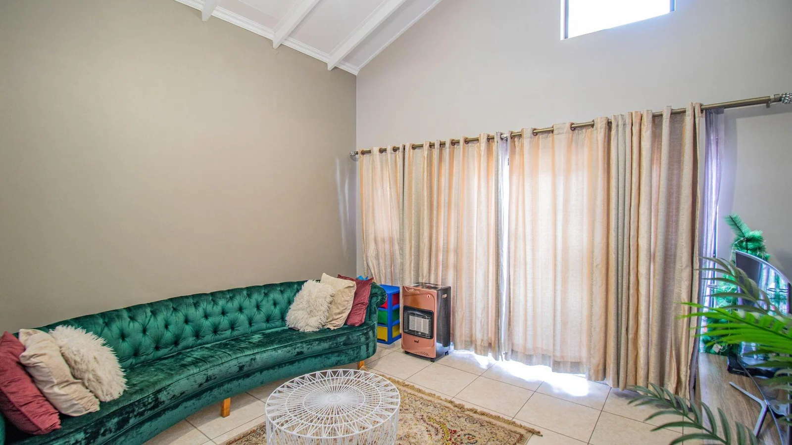 Modern Apartment for Sale in Summerset