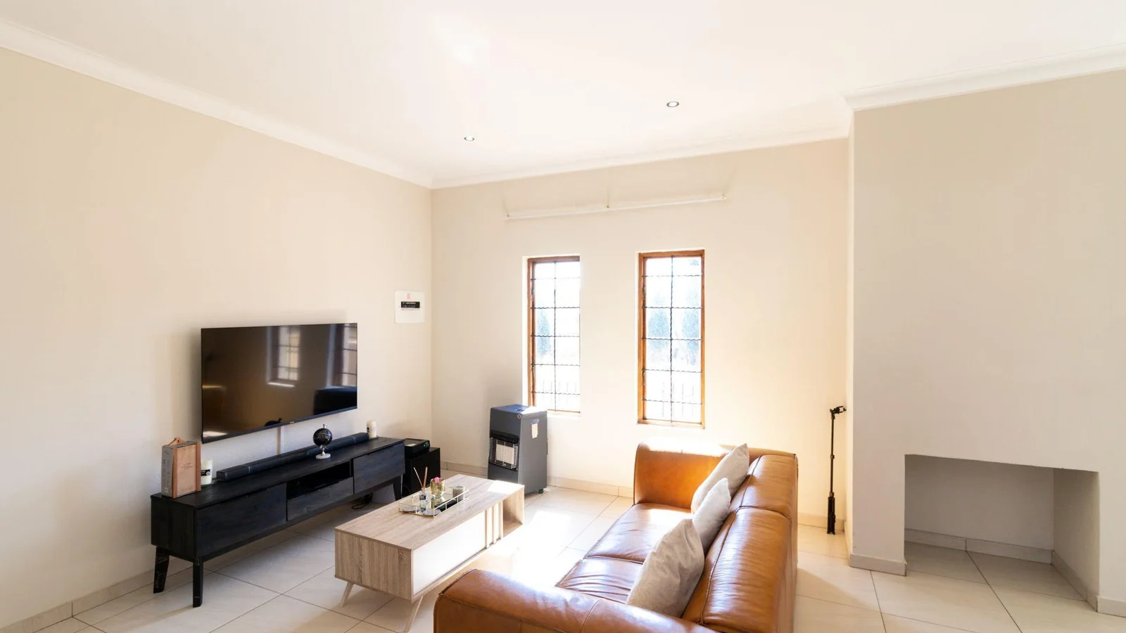 Modern 4-Bedroom Home for Sale in Summerfields Estate, Kosmosdal – The Perfect Family Upgrade