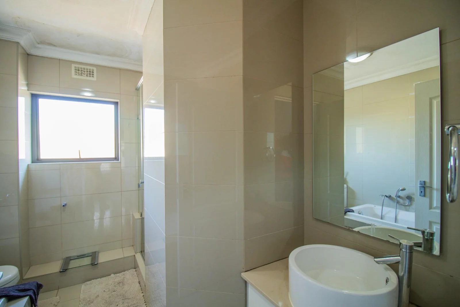 Contemporary 3 Floor Apartment for Sale in Kyalami Hills