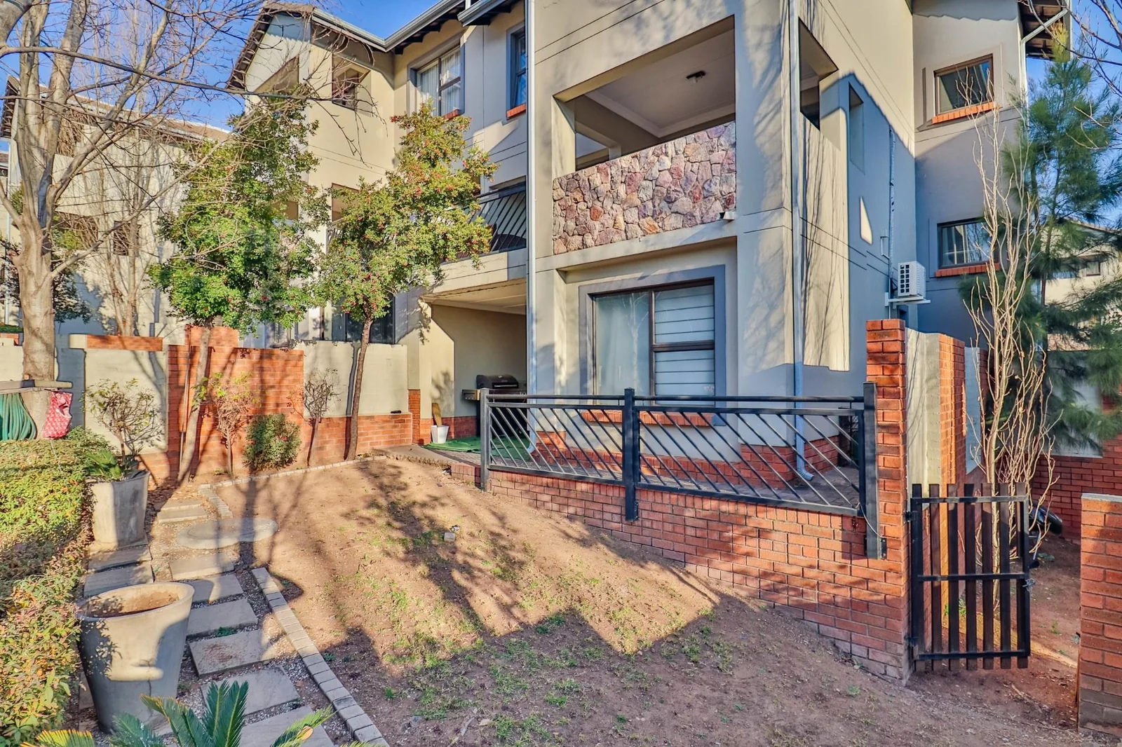 Contemporary 3 Floor Apartment for Sale in Kyalami Hills