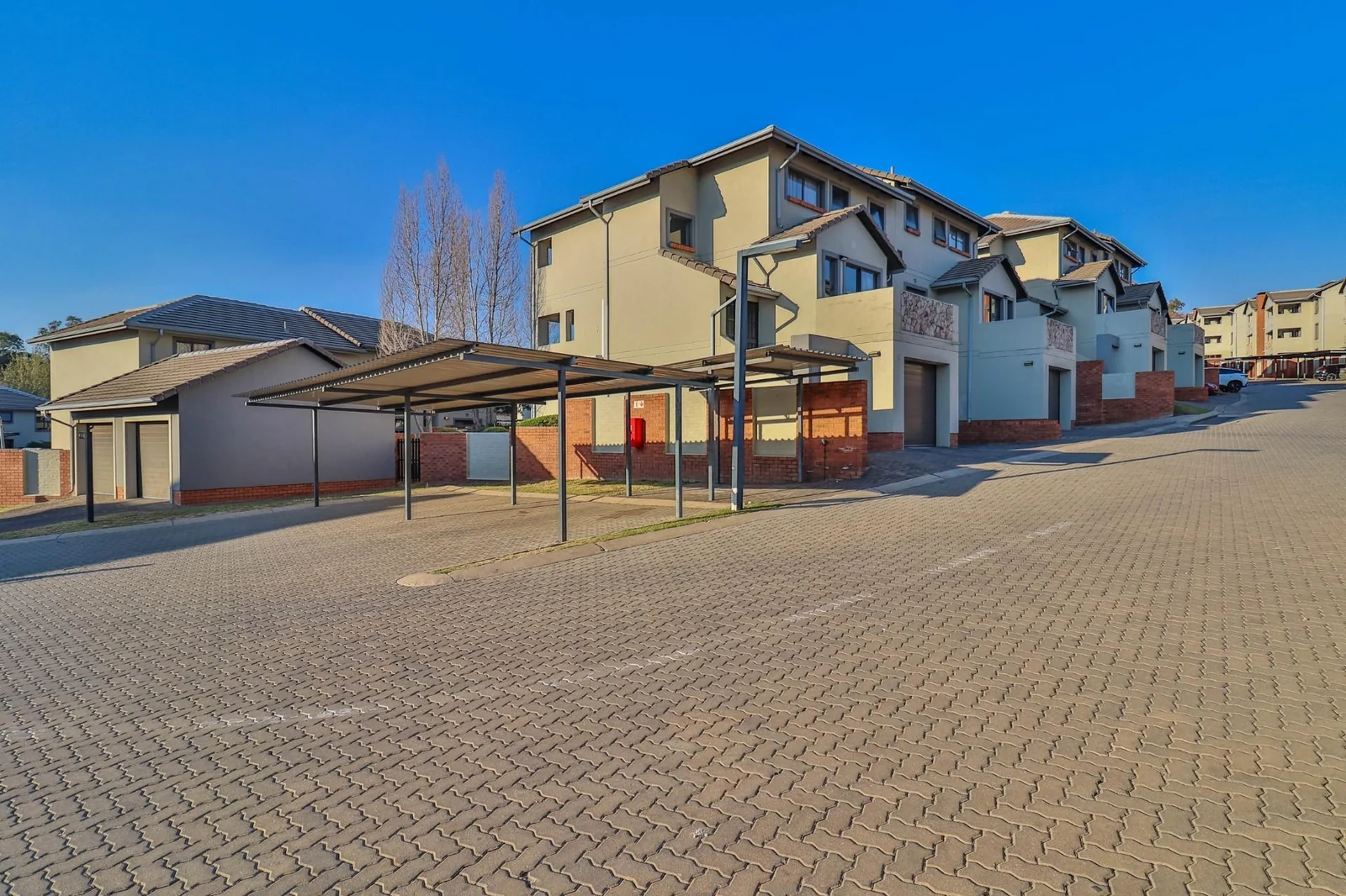Contemporary 3 Floor Apartment for Sale in Kyalami Hills