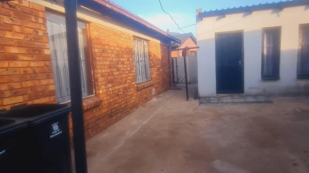 Comfortable Family Home with Extra Flatlet  - Tembisa