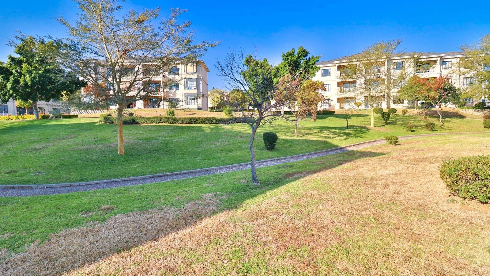 Spacious Apartment For Sale in Summerset, Midrand