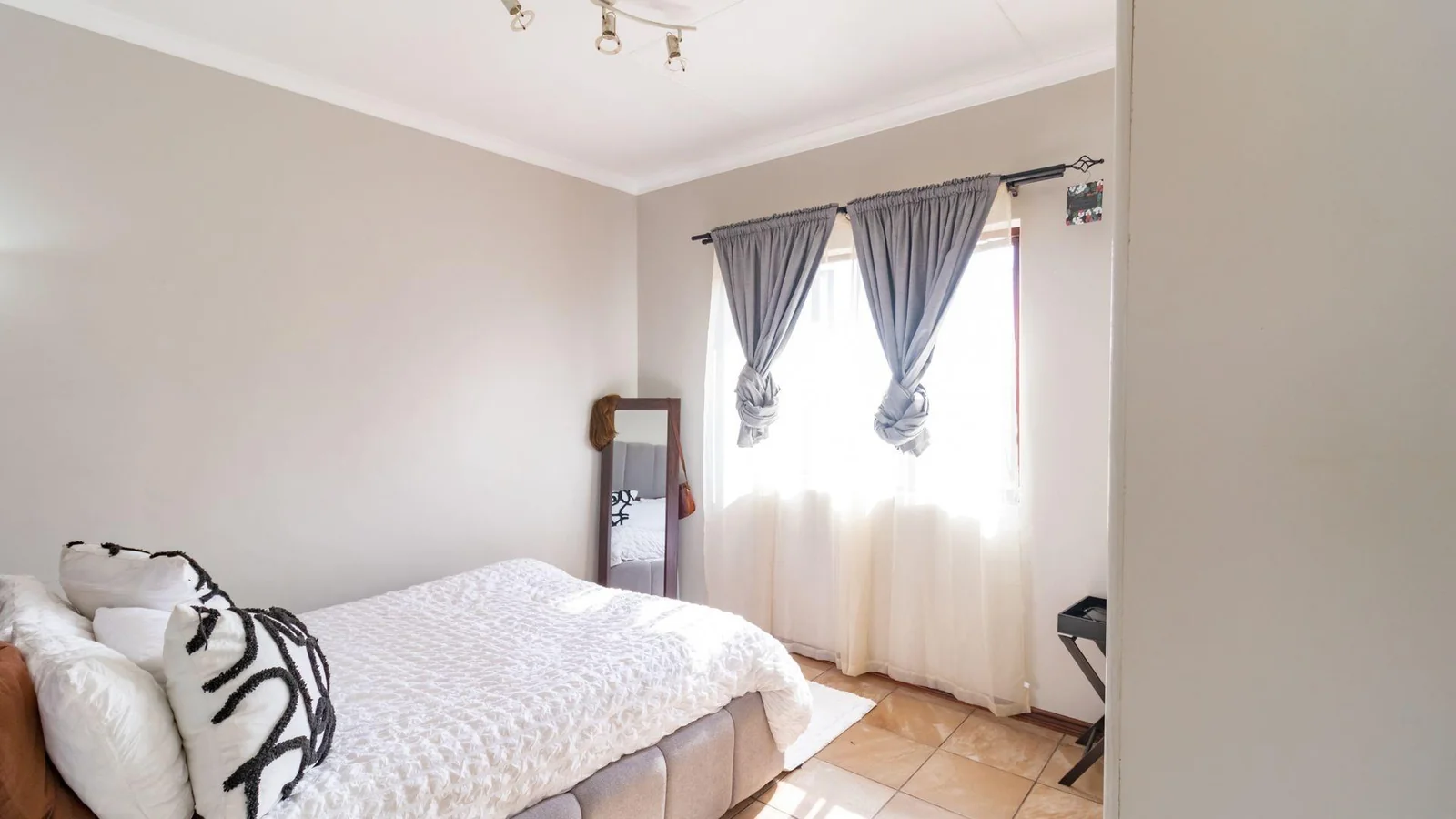 Duplex For Sale in Summerset