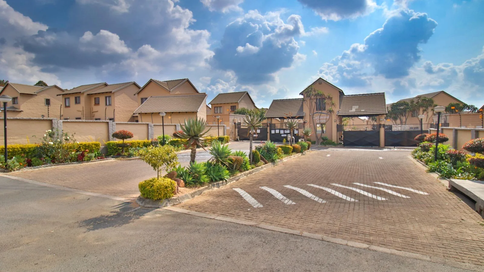 Duplex For Sale in Summerset