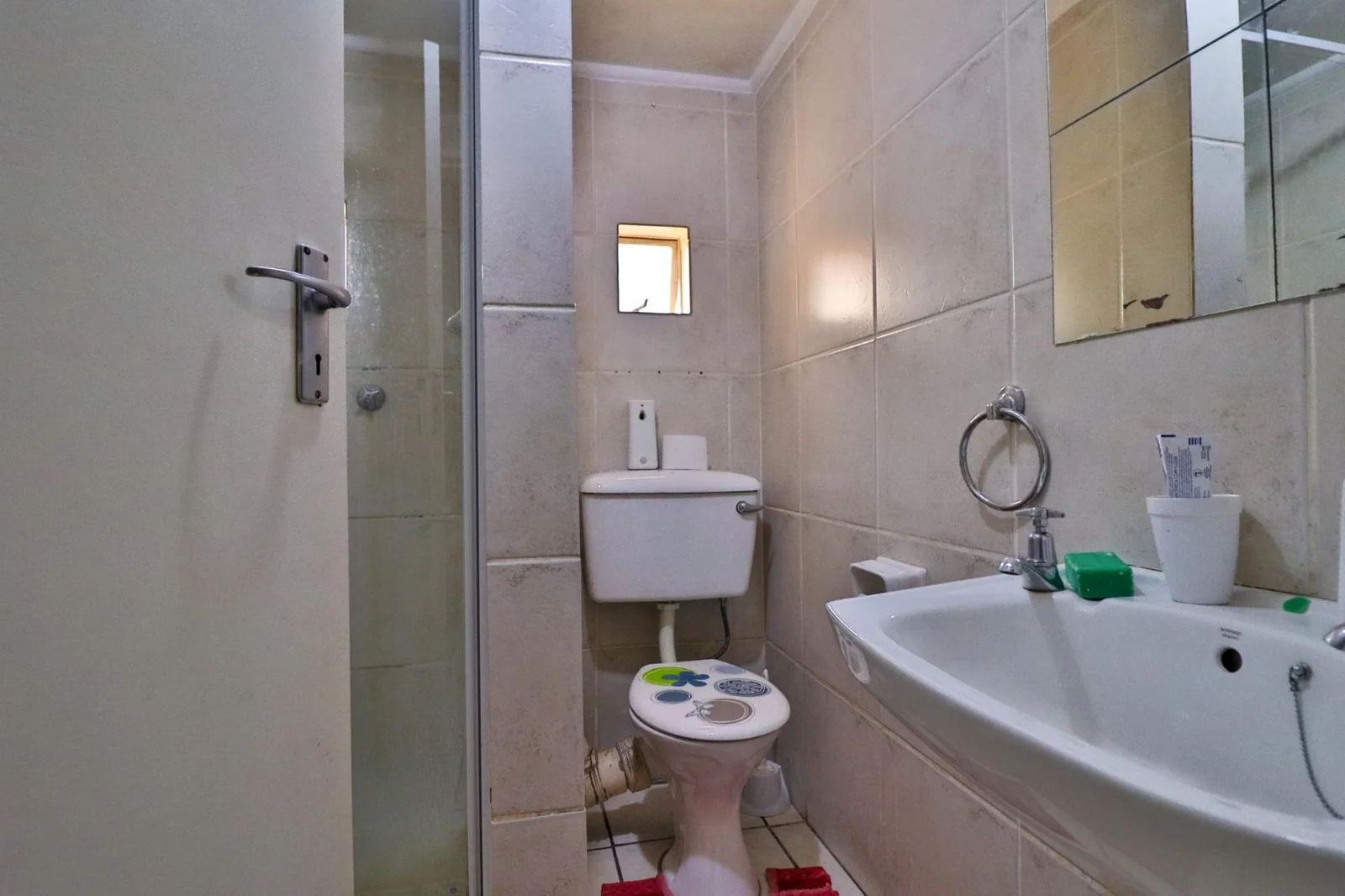 NEW LISTING INSIDE SMALL COMPLEX!