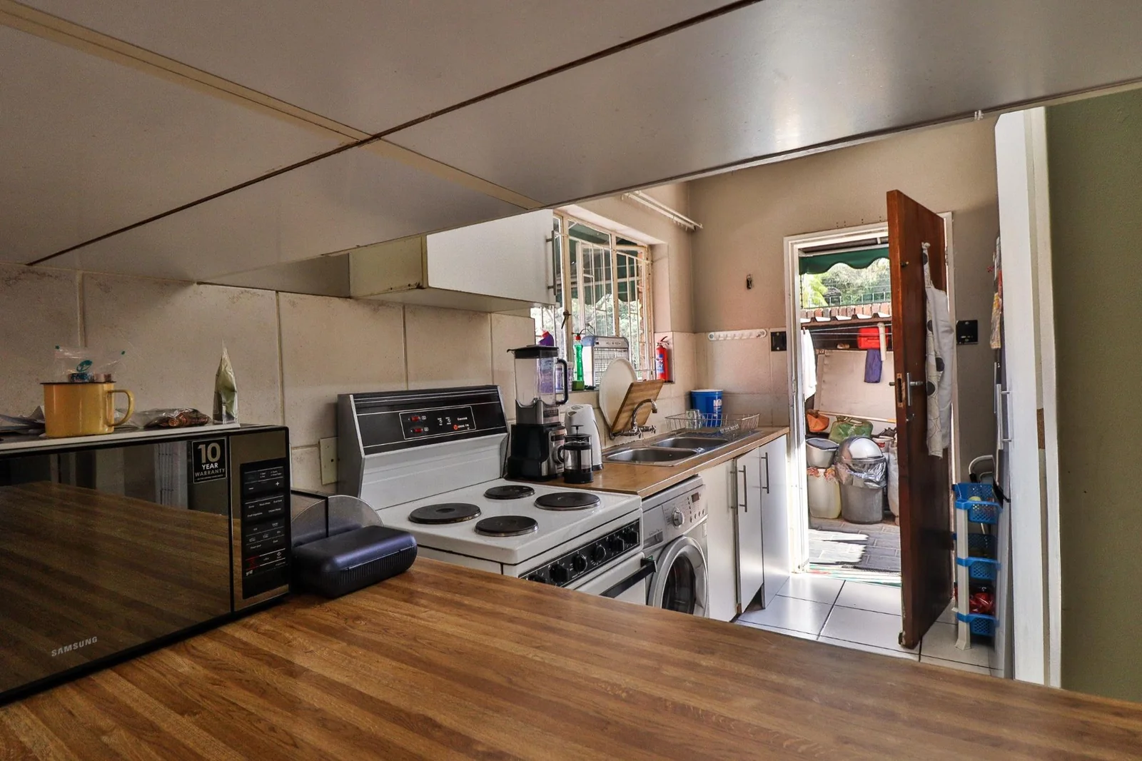 NEW LISTING INSIDE SMALL COMPLEX!